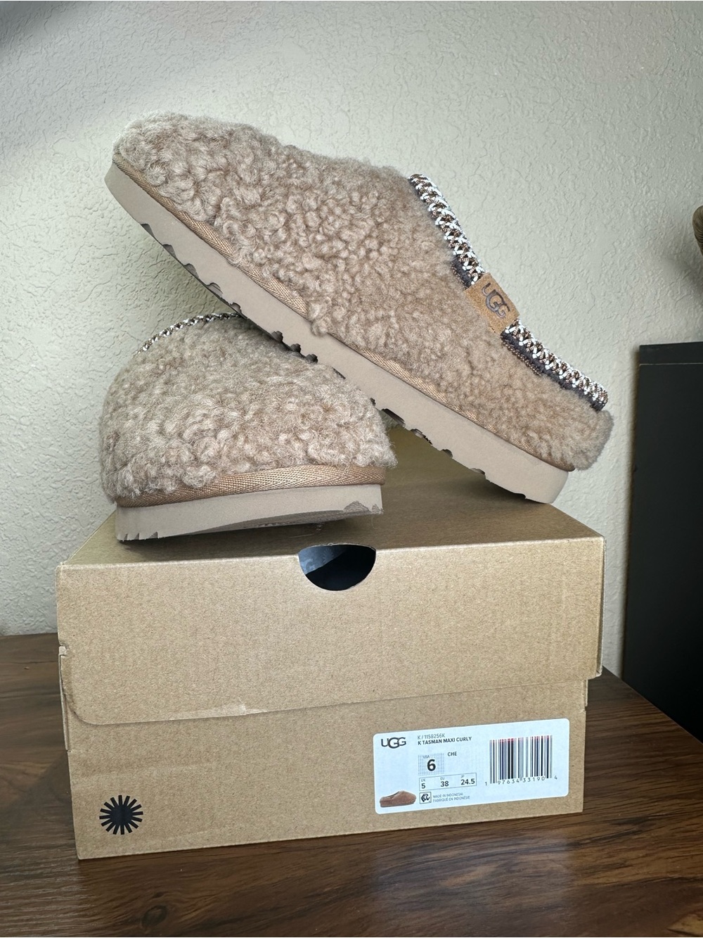 UGG Tasman Maxi Curly Slipper Chestnut CHE Size 6 Women’s NWT New Box 1158356
